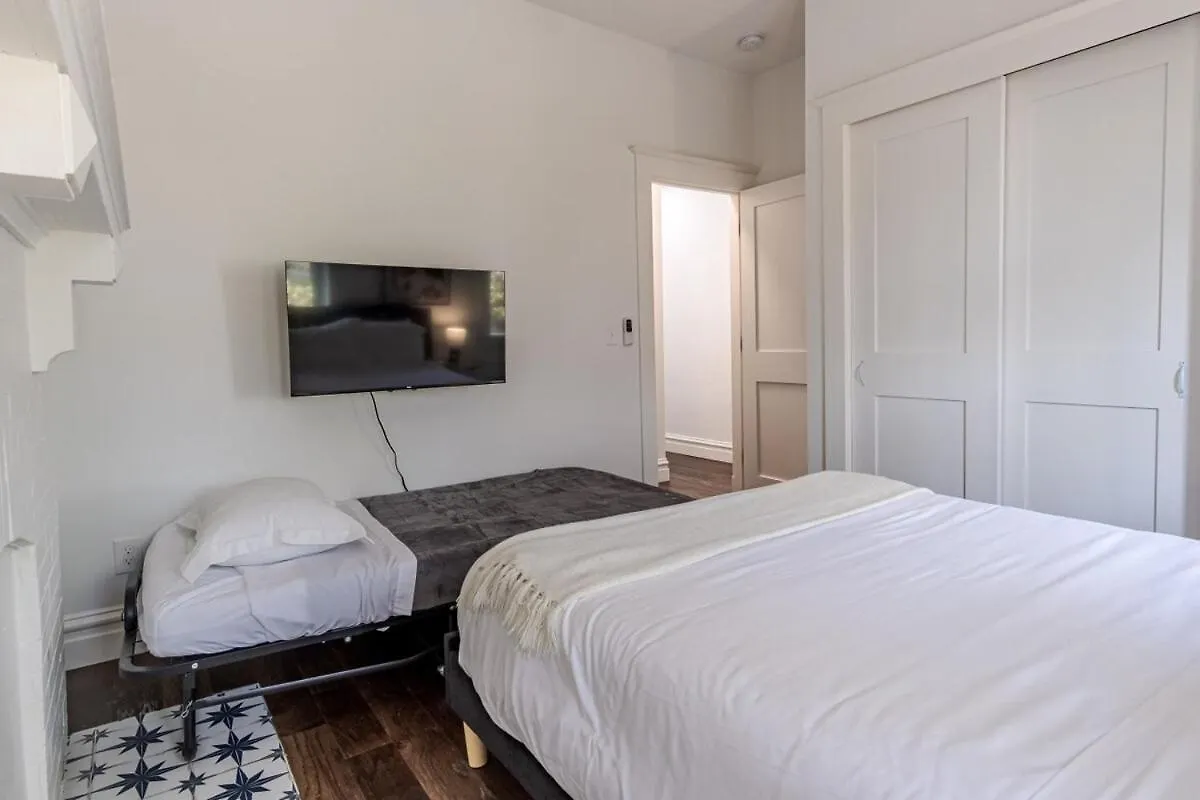 Holiday home Ann Avenue Charming 3 Bedroom Retreat Near Downtown St Louis Saint Louis